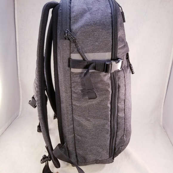 Mint Timbuk2 padded laptop backpack gray 17x12x5 - Picture 11 of 11